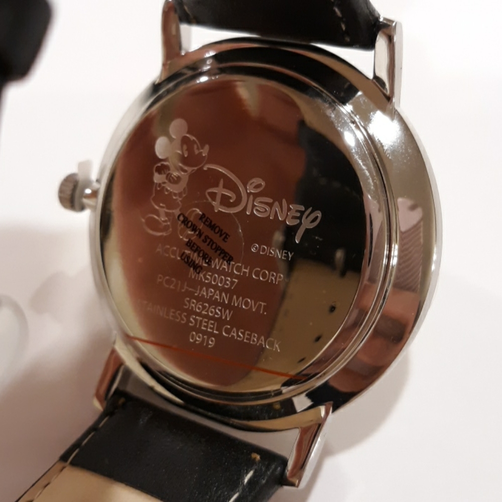 DISNEY His & Hers Box Set Mickey Leather Watches - Picture 8 of 8
